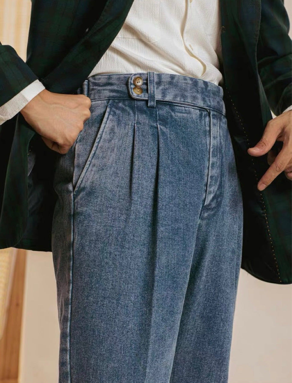 Pantaloni uomo Valstrend in denim casual con pieghe doppie, stile all-match, moda e comfort, visibili in questa immagine.