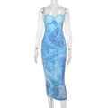 Vestito donna Valstrend con bretelle stile tatted tie-dye, fantasia colorata e dettagli alla moda.