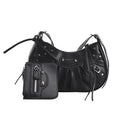 Borsa donna vintage a forma di mezzaluna svasata di pelle con spalla, marca Valstrend, stile moda retrò e boho.