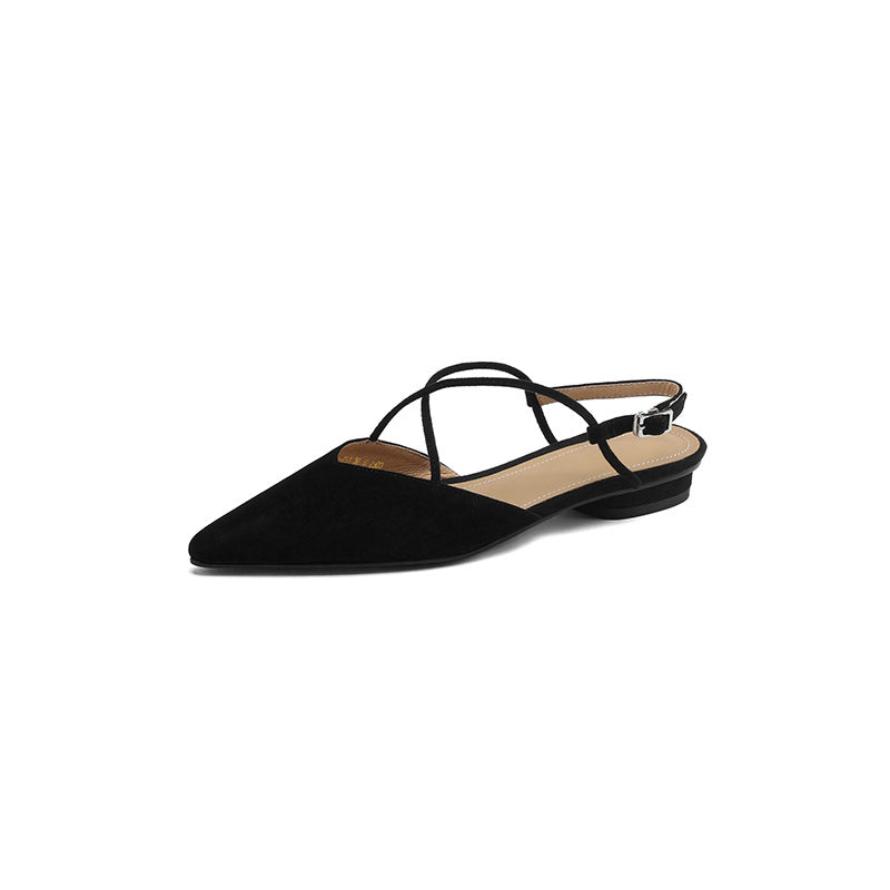 Sandali donna Valstrend con tacco basso spesso, chiusi, sottili e traforati, con punta arrotondata e design elegante.