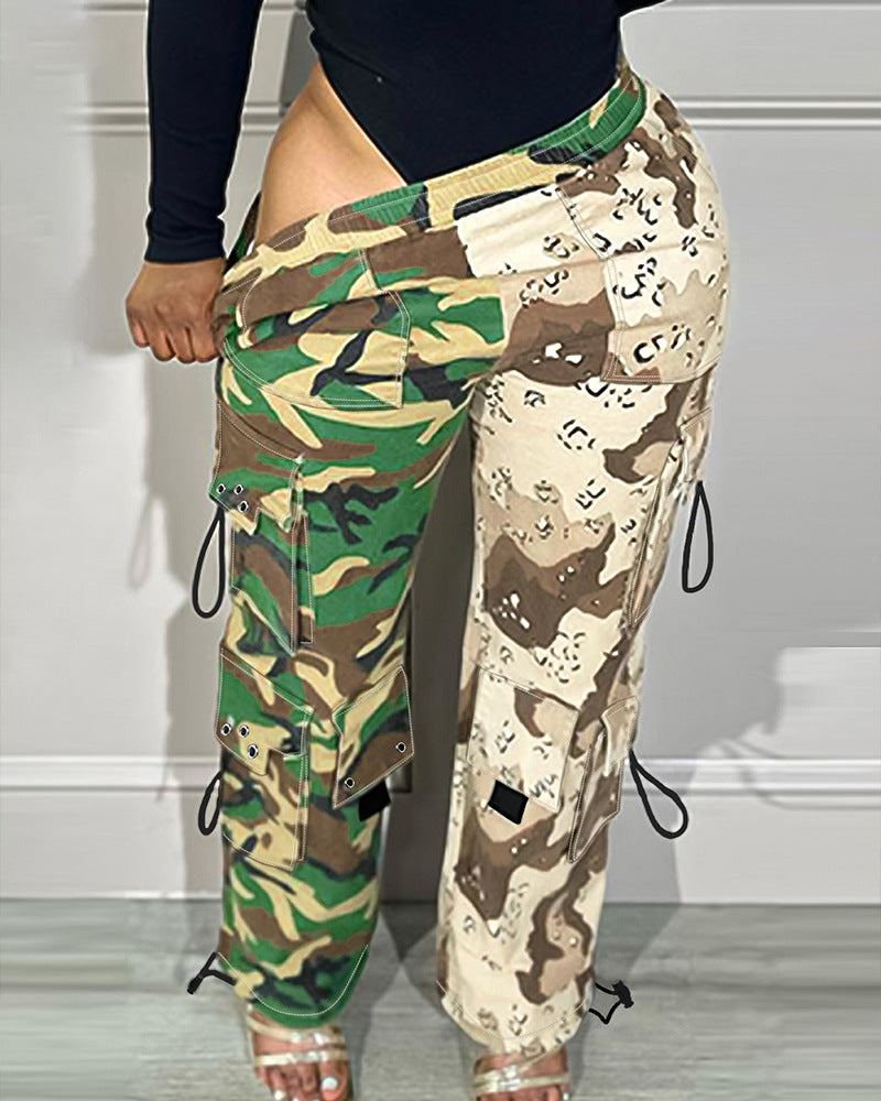 Salopette donna camouflage in cotone elasticizzato con tessuto diagonale, marca Valstrend, vestibilità comoda e stile casual.