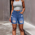 Shorts donna in jeans con buchi Valstrend, stile casual con dettagli di denim, perfetti per look estivi e informali.