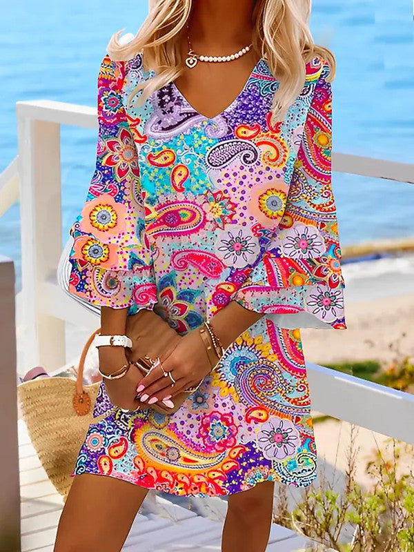 Vestito femminile Valstrend a maniche quattro quinti con scollo a V e volant, in diversi colori, vista frontale.