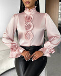 Top donna elegante con fiori tridimensionali, stile femminile e raffinato, marca Valstrend, dettaglio di tessuto e design.