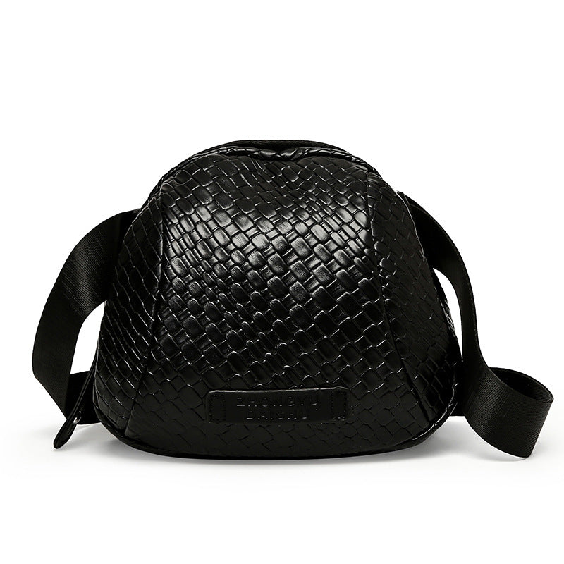 Borsa messenger a spalla in pelle sintetica intrecciata, stile casual, con tracolla regolabile e dettagli in tessuto colorato.