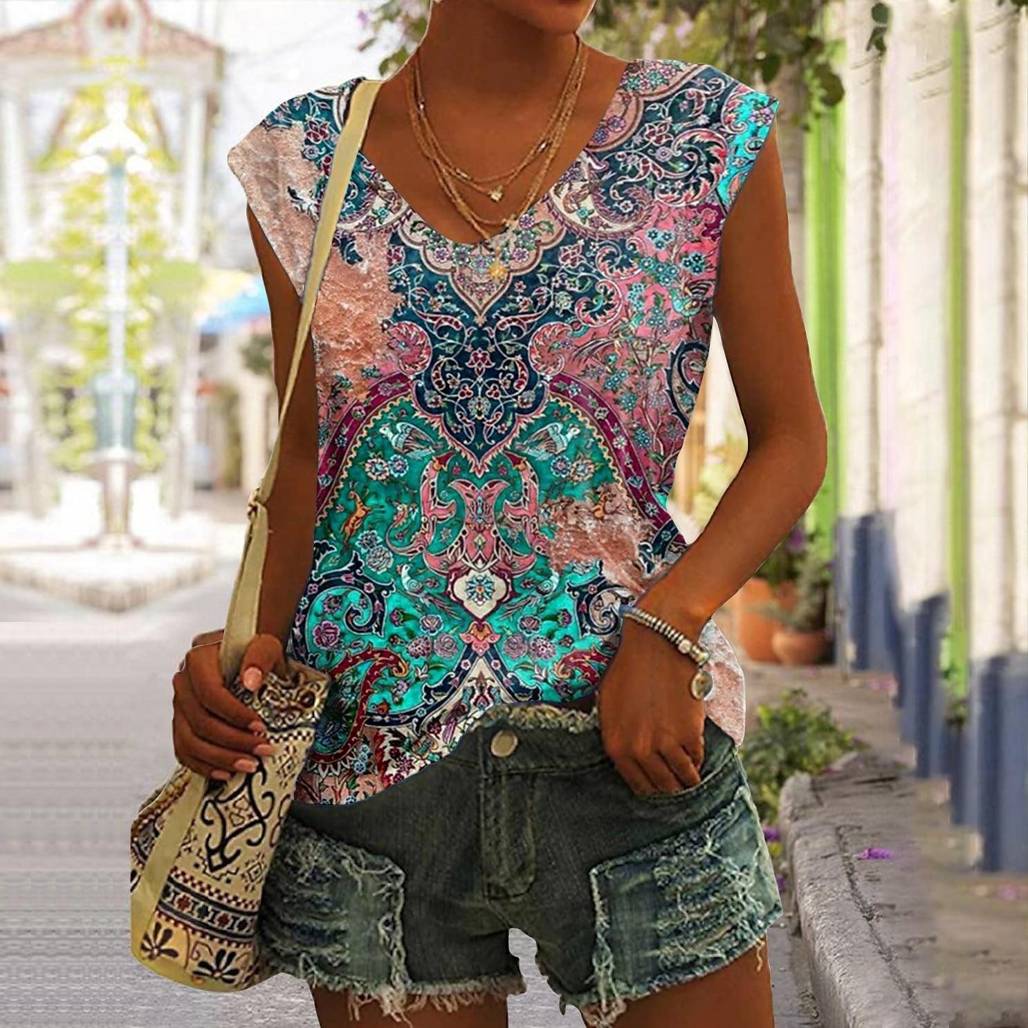 Maglietta donna Valstrend con scollo a V, stampa architettonica vintage, tessuto morbido e stile casual.