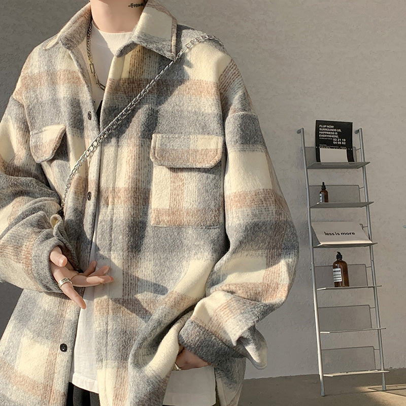 Giacca casual spessa con colletto polo Valstrend, vestibilità rilassata e stile elegante, in tessuto morbido e caldo.