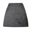 Gonna corta donna in jacquard con stampa leopardo, vita alta e spacco, moda Valstrend.