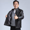Cappotto in pelle maschile di Valstrend con colletto alto, foderato in pile e stile loose, ideale per il freddo.
