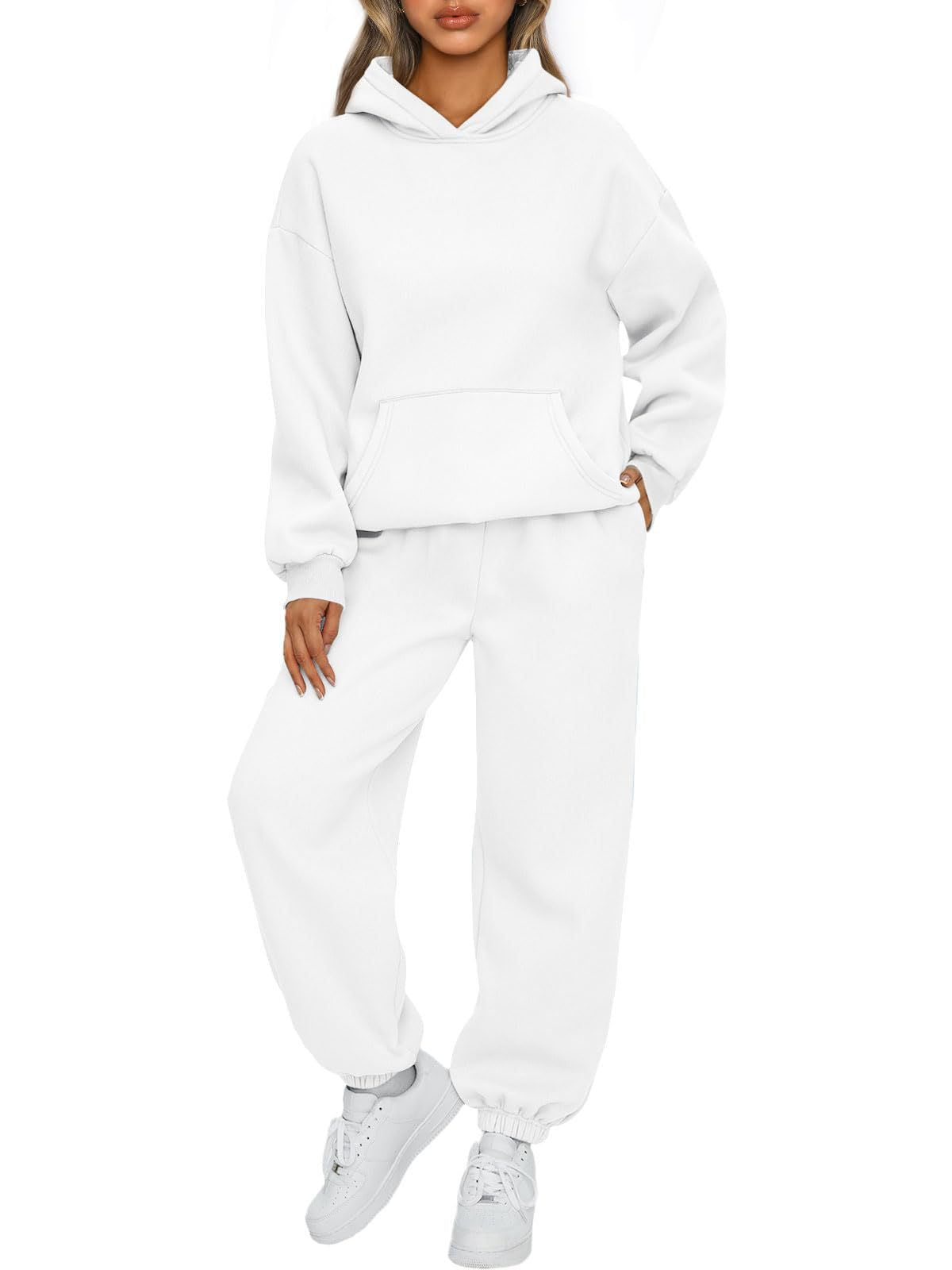 Completo donna due pezzi: felpa sportiva con cappuccio e pantaloni casual Valstrend, abbigliamento sportivo femminile elegante.