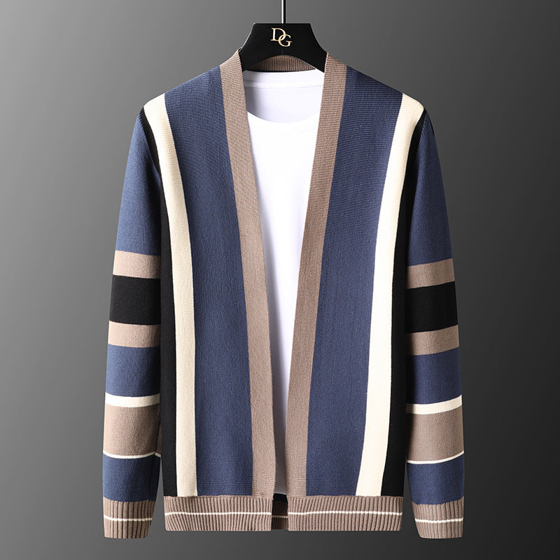Cardigan da uomo Valstrend in maglia semplice, moda casual, dettaglio del tessuto e stile minimalista.