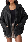 Giacca da donna in pelle artificiale plus size stile motociclista di Valstrend, vista frontale con zip e dettagli in stile biker