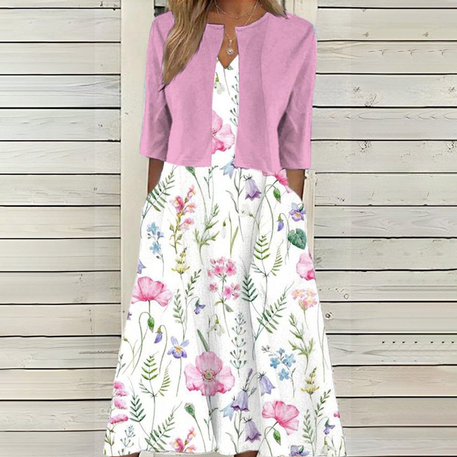 Completo vestito e cardigan etnico elegante con stampa floreale, due pezzi, brand Valstrend, visibile in dettaglio.