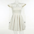 Vestito femminile elegante Valstrend con taglio slim, colletto quadrato e vita aderente, ideale per occasioni speciali.