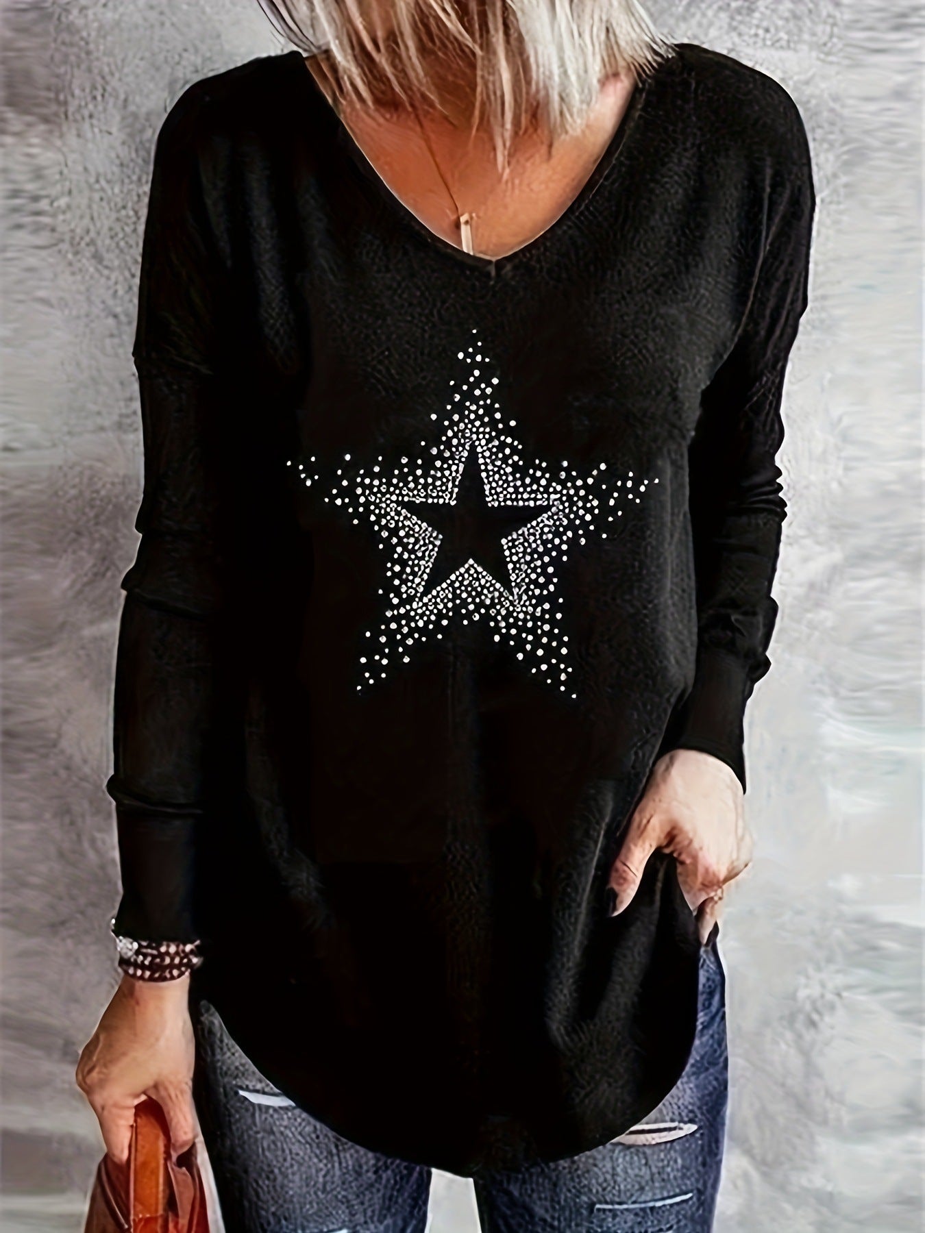 Camicia casual da donna Valstrend con stampa a stelle, tessuto leggero e stile alla moda, perfetta per un look quotidiano.