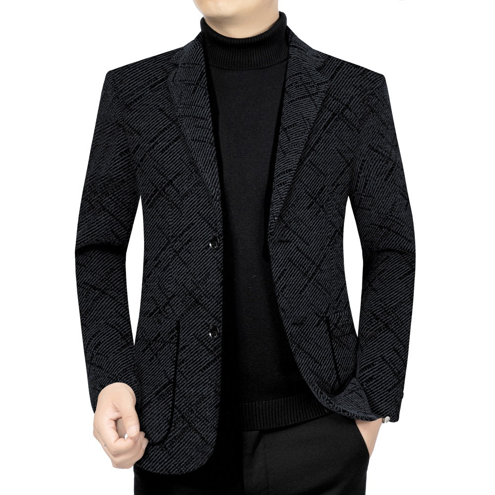 Cappotto uomo business casual slim fit Valstrend, dettaglio in tessuto nero, stile elegante e moderno.