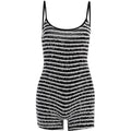 Shorts donna a righe nere e bianche, vita aderente, modello one-piece di Valstrend, vista frontale.