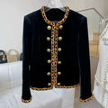 Cappotto nero con ricami retrò francesi e paillettes, chiusura con fibbia dorata, stile elegante e vintage di Valstrend.