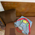 Borsa a tracolla in denim semplice e artistica di Valstrend shop, con design minimalista e dettagli eleganti.