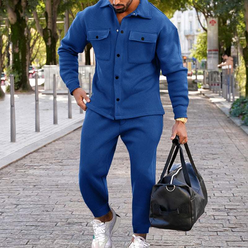 Completo uomo Valstrend in suede, giacca a due bottoni, tinta unita, slim fit, stile elegante e moderno.