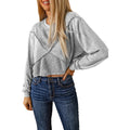 Felpa corta colorata per donna Valstrend con patchwork in maglia, stile casual e moderno, visibile in primo piano nell'immagine.