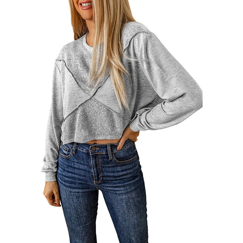 Felpa corta colorata per donna Valstrend con patchwork in maglia, stile casual e moderno, visibile in primo piano nell'immagine.