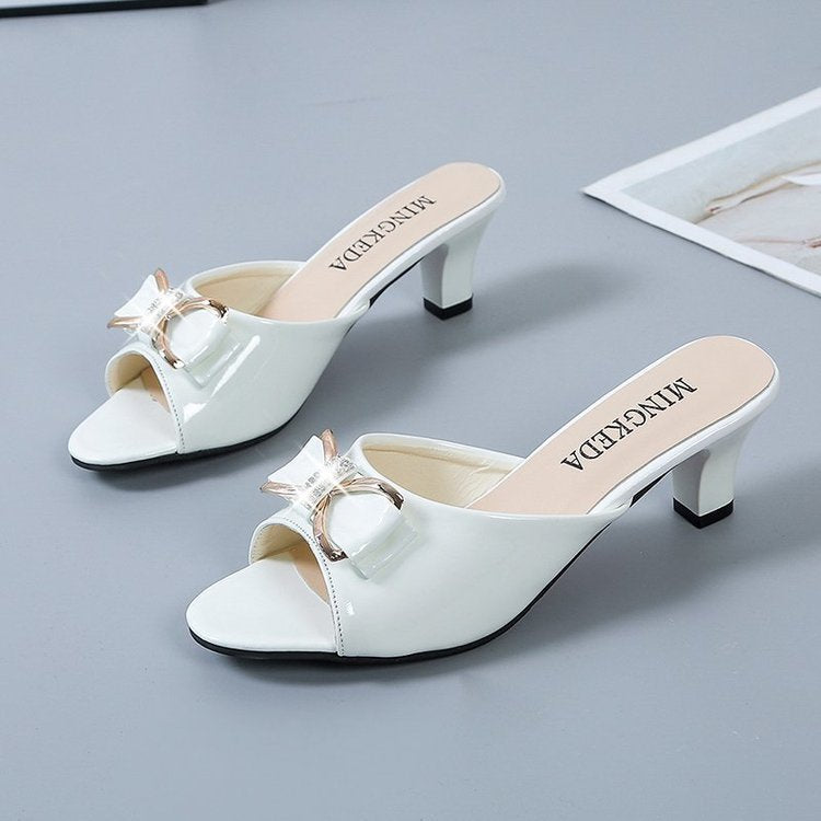 Ciabatte donna Valstrend con punta a bocca di pesce, fiocco e tacco medio, stile estivo elegante e alla moda