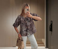 Blusa donna Valstrend con maniche a palloncino e stampa foglia di loto, tessuto leggero e stile elegante.
