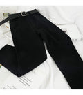 Jeans donna a vita alta dritti e harem di Valstrend, dettaglio in denim blu con tasche frontali e cuciture visibili.