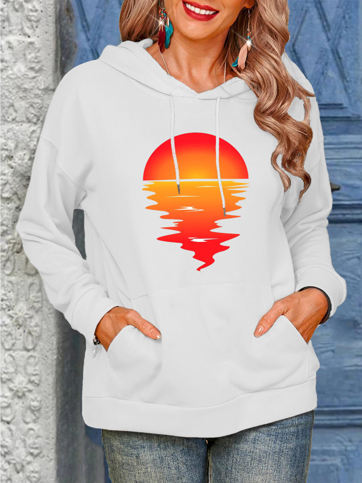 Felpa con cappuccio Valstrend con stampa a motivo solare e coulisse, abbigliamento femminile, vista frontale.