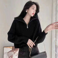 Maglione da donna Valstrend in cashmere con collo a dolcevita e zip, morbido e elegante, visibile in primo piano.