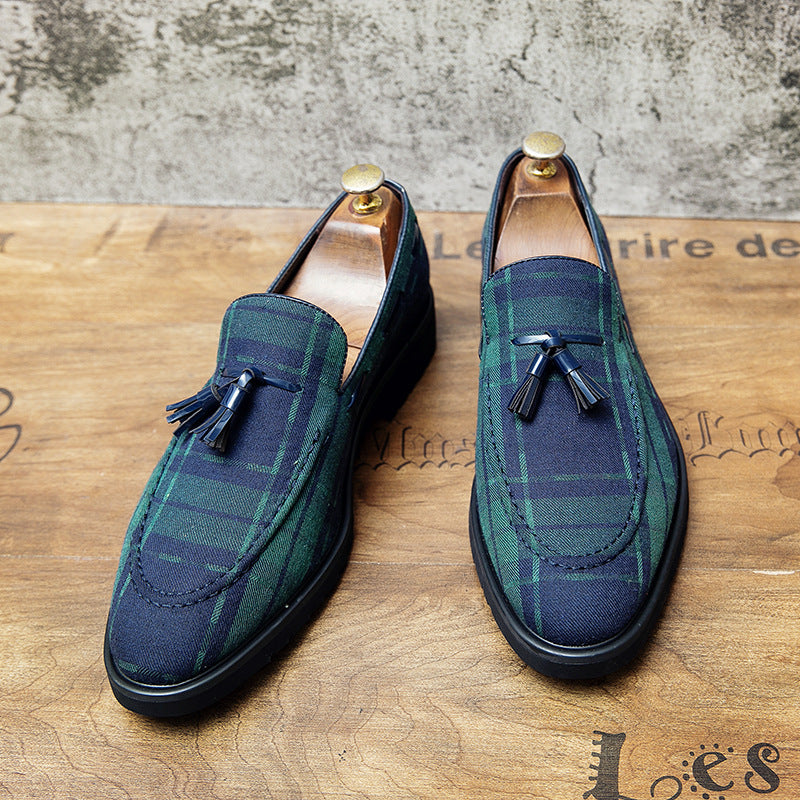 Scarpe casual da uomo Valstrend in pelle britannica con nappine, stile elegante e confortevole per occasioni informali.