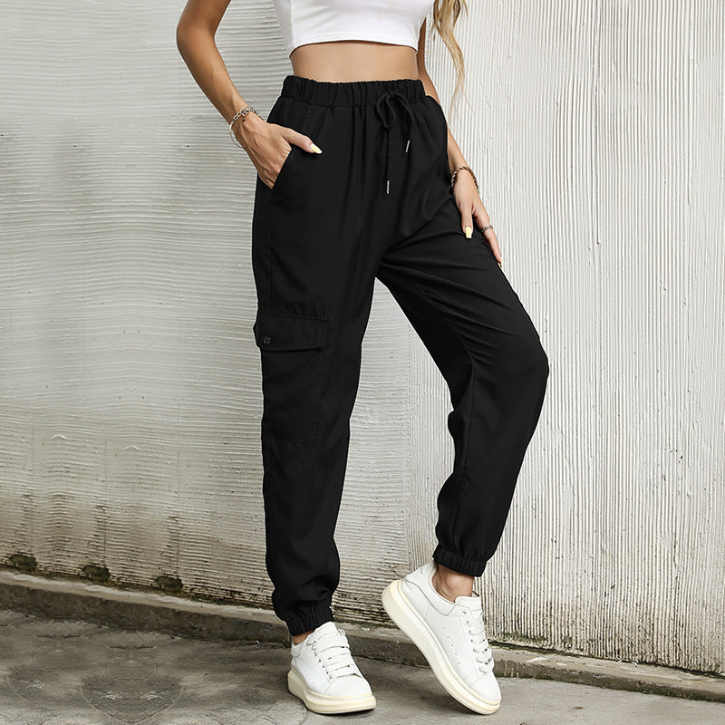 Pantaloni casual lunghi elasticizzati a vita bassa Valstrend in tessuto color solido, con fascia elastica alla caviglia