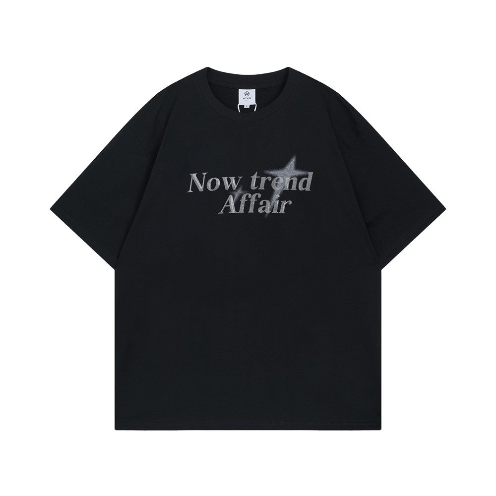 T-shirt con lettere a stella Cross Star, maniche corte e stile street, marca Valstrend Shop, visibile nella foto.