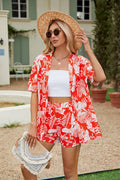 Camicia donna Valstrend con stampa floreale a maniche corte, outfit femminile estivo e casual, tessuto leggero e colorato.