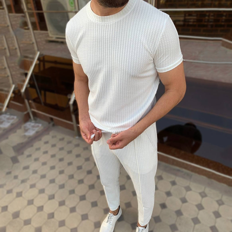 Completo casual sportivo Valstrend, maglia a maniche corte slim fit e pantaloni con lacci alle caviglie, stile rilassato e moderno