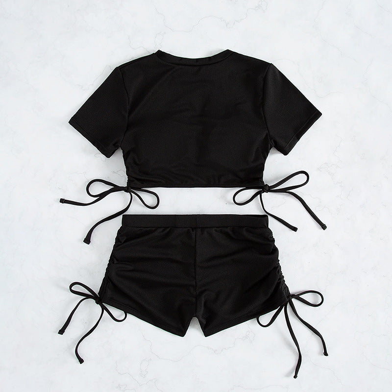 Costume da bagno donna Valstrend a maniche corte con lacci e taglio diviso, stile conservatore e femminile, in tessuto morbido.