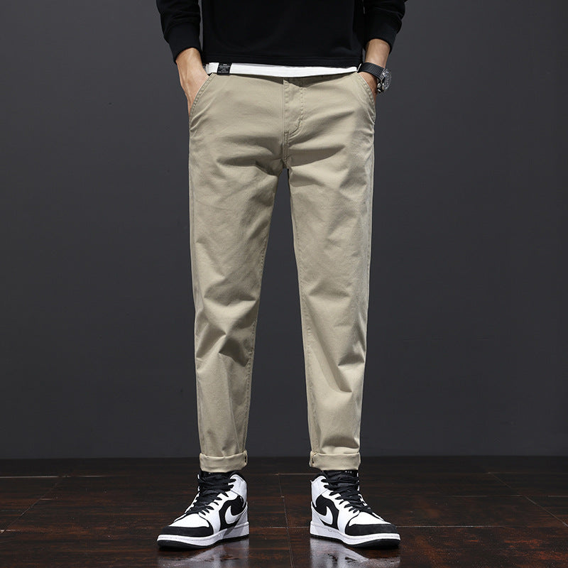 Pantaloni casual da uomo taglia grande, larghi e dritti, marca Valstrend, visibili in primo piano, tessuto comodo e morbido.