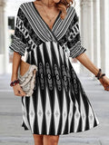 Vestito donna Valstrend con scollo a V, stampa floreale e maniche corte, perfetto per look estivi e casual.