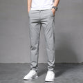 Pantaloni estivi sottili e aderenti da uomo in stile coreano, pantaloni dritti slim Valstrend shop, vista frontale.