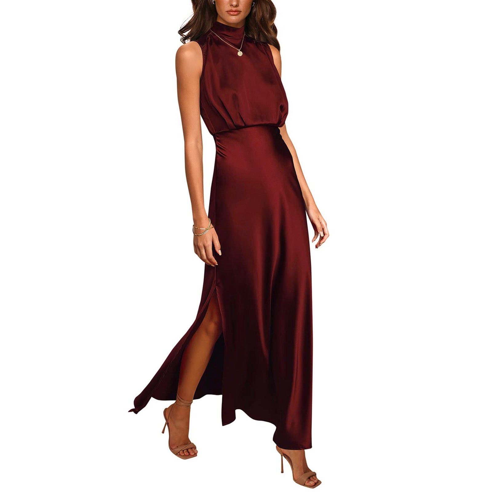 Vestito donna in satin con colletto alto, stile elegante, marca Valstrend, visibile in dettaglio con tessuto lucido e design raffinato.
