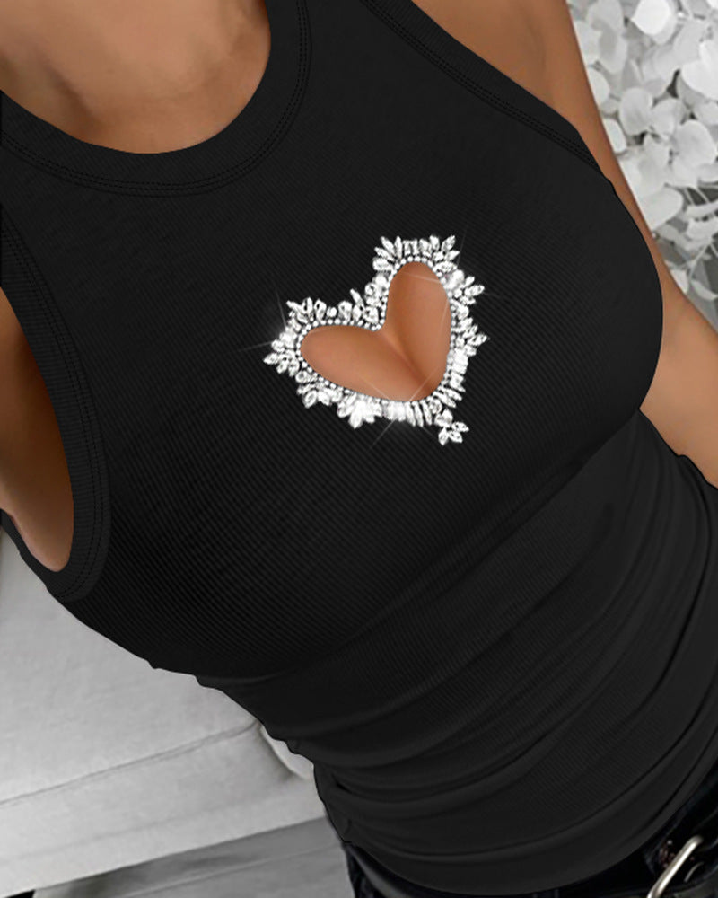 Top senza maniche donna Valstrend con cuore traforato, stile femminile e moderno, dettaglio centrale e tessuto leggero.