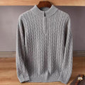 Maglione da uomo Valstrend, spessore twist con zip e colletto alto, caldo e comodo sopra una maglietta a maniche lunghe.