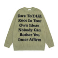 Maglione con collo rotondo in velluto imbottito con lettere inglesi, marca Valstrend, stile casual e elegante.