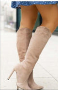 Stivali da donna in suede con zip laterale e altezza a metà polpaccio, stile moda Valstrend shop.