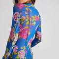 Blusa donna a maniche lunghe Valstrend con stampa floreale e motivo a piante, tessuto leggero e stile elegante.