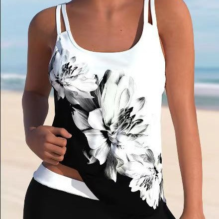 Costume da bagno tankini split con stampa a inchiostro di Valstrend, dettagli artistici e taglio moderno, vista frontale.