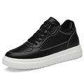 Scarpe sportive casual da coppia Valstrend con superficie in pelle bovina, mostra il design comodo e stile moderno.