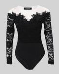 Tuta lunga con maniche lunghe e scollo a V in pizzo, stile off-the-shoulder, marca Valstrend, indossata in primo piano.