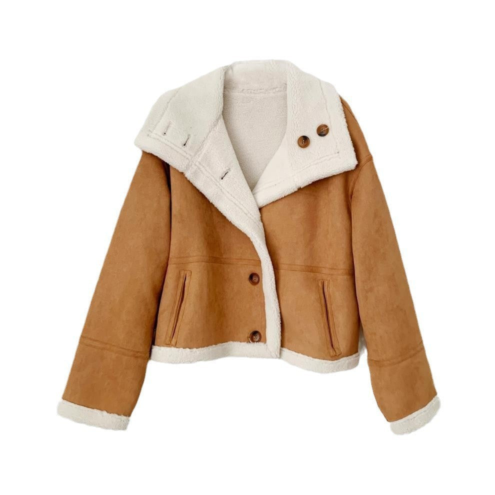 Cappotto spesso con colletto aperto e cuciture visibili, donna, marca Valstrend, stile casual e caldo, vista frontale.